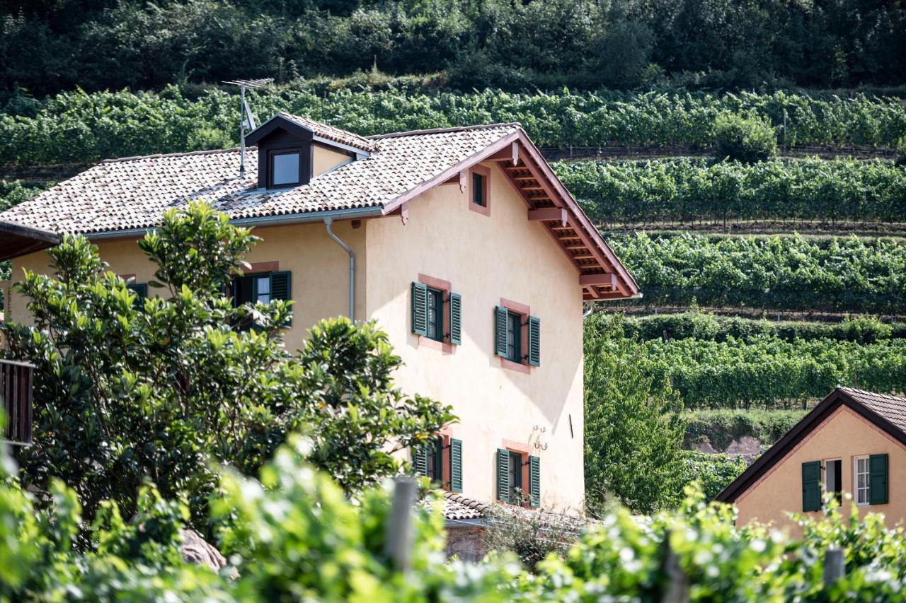 Weingut Kornell - Schafferhaus Cosmas Und Zeder Apartman Terlano Kültér fotó