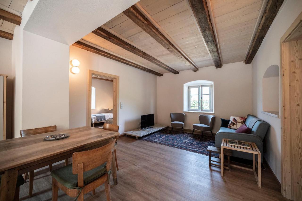 Weingut Kornell - Schafferhaus Cosmas Und Zeder Apartman Terlano Kültér fotó