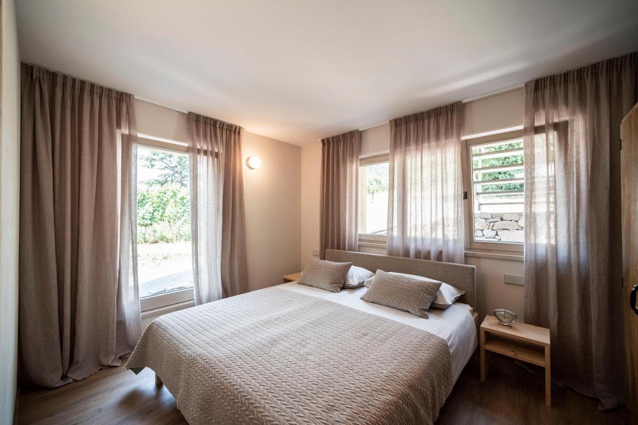 Weingut Kornell - Schafferhaus Cosmas Und Zeder Apartman Terlano Kültér fotó